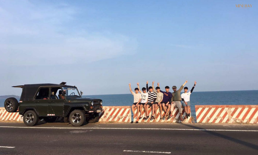 Check-in với xe jeep